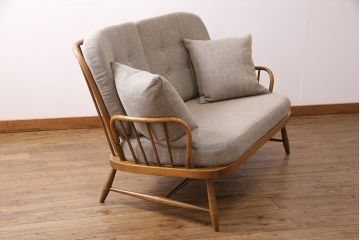 ビンテージ家具　イギリスヴィンテージ　ERCOL(アーコール)　木のぬくもりとナチュラルな雰囲気が魅力的な二人掛けソファ(2Pソファ)(R-049335)