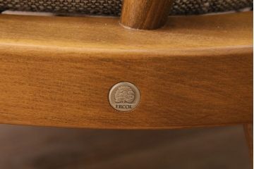 ビンテージ家具　イギリスヴィンテージ　ERCOL(アーコール)　木のぬくもりとナチュラルな雰囲気が魅力的な二人掛けソファ(2Pソファ)(R-049335)