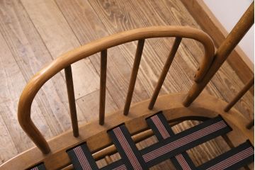 ビンテージ家具　イギリスヴィンテージ　ERCOL(アーコール)　木のぬくもりとナチュラルな雰囲気が魅力的な二人掛けソファ(2Pソファ)(R-049335)