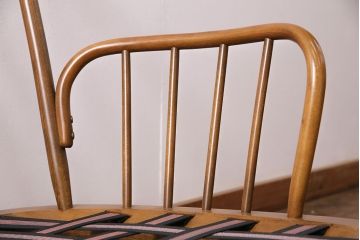 ビンテージ家具　イギリスヴィンテージ　ERCOL(アーコール)　木のぬくもりとナチュラルな雰囲気が魅力的な二人掛けソファ(2Pソファ)(R-049335)