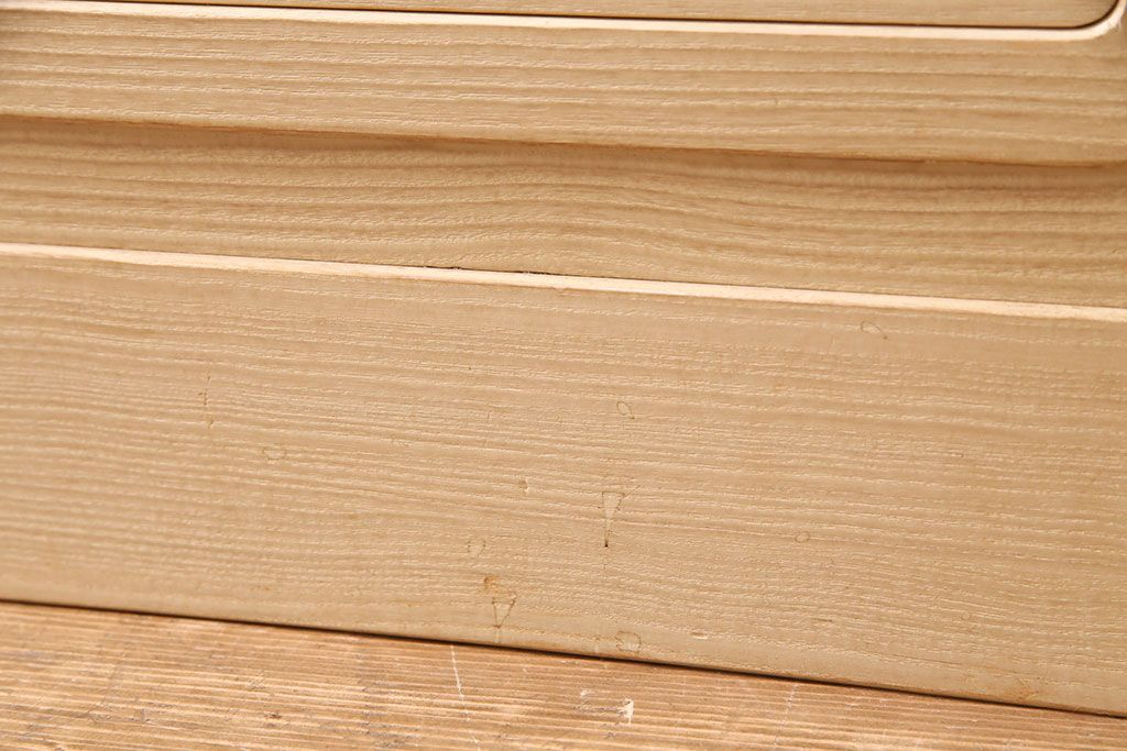 中古美品　伝統工芸品　長谷川浅次作　三方柾目造り　衣装盆付き!桔梗の飾り金具が上品な和を感じさせる加茂総桐箪笥(定価約140万円)(胴厚、総桐たんす、桐タンス、着物タンス、衣装タンス)(R-049341)