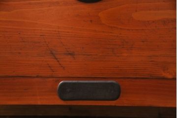 和製アンティーク　美品　天板・鉄脚付きリメイク　現代のお部屋にも合う!桜丸金具が上品なヒノキ材製の箪笥ローボード(引き出し、チェスト、テレビ台、テレビボード)(R-049342)
