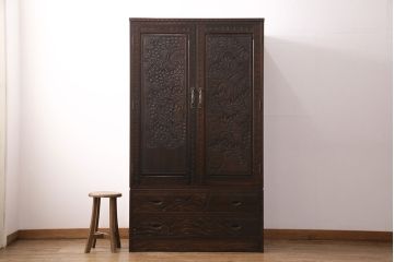 中古　美品　伝統工芸　軽井沢彫り　咲き誇る桜の彫刻に目を奪われる美しいワードローブ(洋服タンス、チェスト)(R-049343)