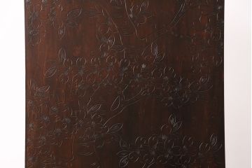 中古　美品　伝統工芸　軽井沢彫り　咲き誇る桜の彫刻に目を奪われる美しいワードローブ(洋服タンス、チェスト)(R-049343)