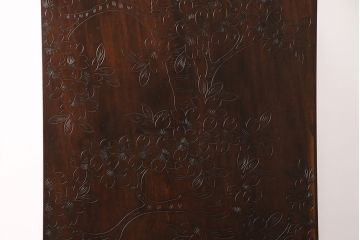 中古　美品　伝統工芸　軽井沢彫り　咲き誇る桜の彫刻に目を奪われる美しいワードローブ(洋服タンス、チェスト)(R-049343)