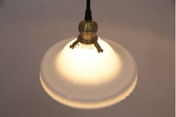 アンティーク照明　ガラスシェードが魅力!波のデザインが可愛らしい吊り下げ照明(天井照明、ペン
ダントライト、シェード)(R-049346)