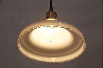 アンティーク照明　ガラスシェードが魅力!波のデザインが可愛らしい吊り下げ照明(天井照明、ペン
ダントライト、シェード)(R-049346)