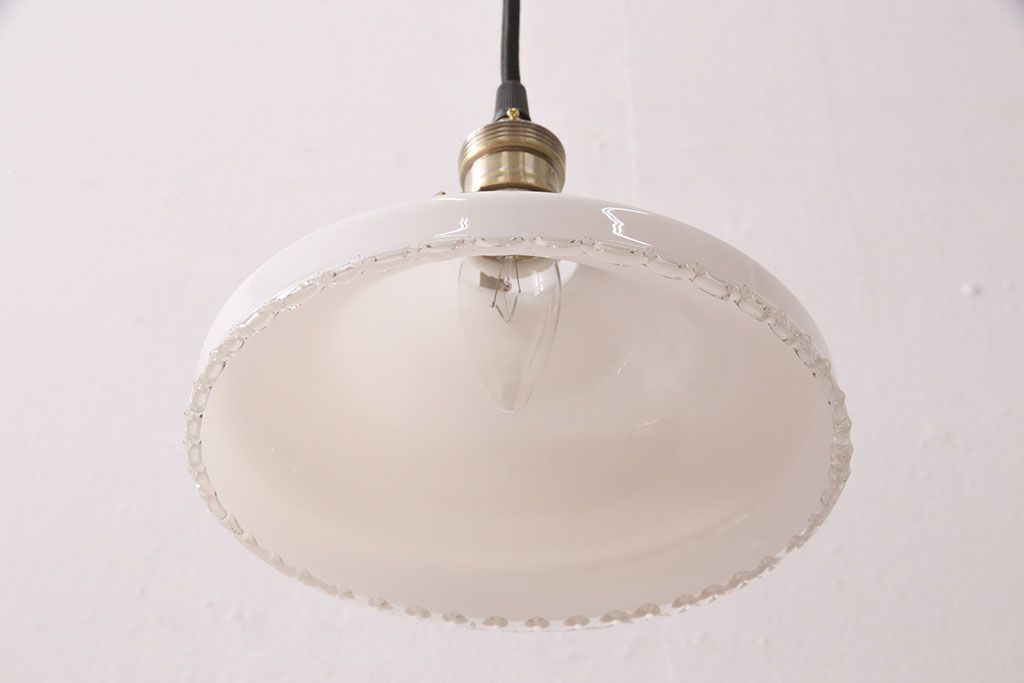 アンティーク照明　ガラスシェードが魅力!波のデザインが可愛らしい吊り下げ照明(天井照明、ペン
ダントライト、シェード)(R-049346)