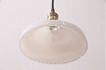 アンティーク照明　ガラスシェードが魅力!波のデザインが可愛らしい吊り下げ照明(天井照明、ペン
ダントライト、シェード)(R-049346)