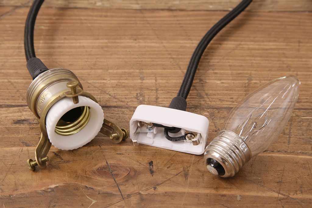 アンティーク照明　ガラスシェードが魅力!波のデザインが可愛らしい吊り下げ照明(天井照明、ペン
ダントライト、シェード)(R-049346)