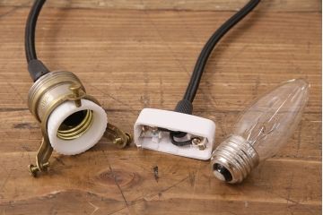 アンティーク照明　ガラスシェードが魅力!波のデザインが可愛らしい吊り下げ照明(天井照明、ペン
ダントライト、シェード)(R-049346)