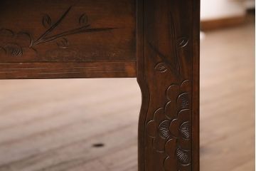 ビンテージ家具　民芸家具　繊細な桜の彫刻が見事な座卓(ローテーブル)(R-049348)