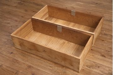 和製アンティーク　天板・楠木材　側面・ケヤキ材　品のある落ち着いた佇まいが魅力のリビングボード(ローボード、テレビ台、収納箪笥)(R-049349)