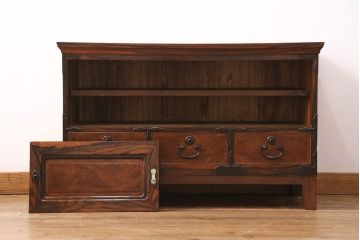 和製アンティーク　天板・楠木材　側面・ケヤキ材　今にも動き出しそうな杢目が目を引くローボード(収納棚、戸棚)、テレビ台)(R-049350)