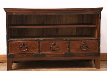 和製アンティーク　天板・楠木材　側面・ケヤキ材　今にも動き出しそうな杢目が目を引くローボード(収納棚、戸棚)、テレビ台)(R-049350)