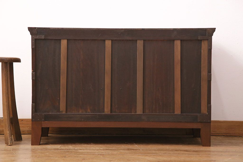 和製アンティーク　天板・楠木材　側面・ケヤキ材　今にも動き出しそうな杢目が目を引くローボード(収納棚、戸棚)、テレビ台)(R-049350)