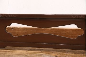 アンティーク雑貨　透かし彫りの意匠が上品な二つ折衣桁(ハンガーラック、着物掛け、衣装掛け、コートハンガー)(R-049354)