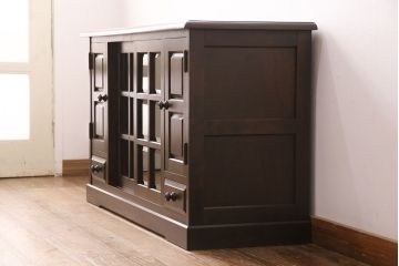 中古　北海道民芸家具　HM135　クラシカルな雰囲気が魅力!落ち着きのある空間づくりにおすすめのサイドボード(キャビネット、収納棚、リビングボード)(R-049356)