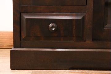 中古　北海道民芸家具　HM135　クラシカルな雰囲気が魅力!落ち着きのある空間づくりにおすすめのサイドボード(キャビネット、収納棚、リビングボード)(R-049356)