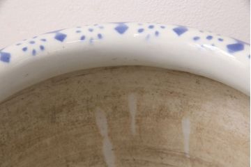 アンティーク雑貨　牡丹の図が優美な雰囲気を盛り上げる瀬戸火鉢(鉢カバー)(R-049357)