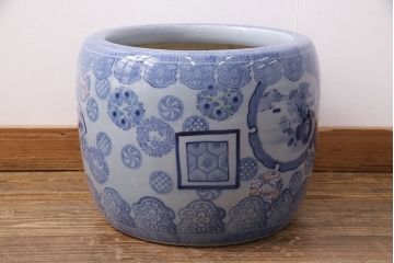 アンティーク雑貨　窓絵　花の図柄が可愛いらしい、和の趣あふれる瀬戸火鉢(鉢カバー)(R-049364)