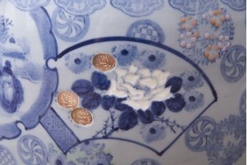 アンティーク雑貨　窓絵　花の図柄が可愛いらしい、和の趣あふれる瀬戸火鉢(鉢カバー)(R-049364)
