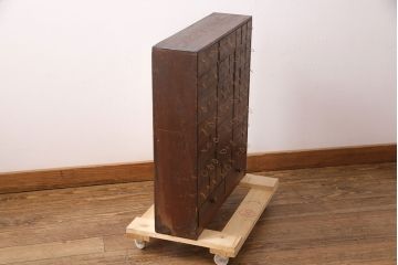 和製アンティーク　前板ケヤキ材　引き出しが全部で65杯!細かなパーツや小物の収納に活躍する薬箪笥(薬タンス、引き出し、小物収納)(R-049370)
