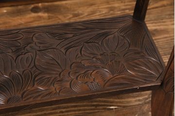 中古　伝統工芸　日光彫り　ダイナミックな花の彫りが魅力的な飾り棚(オープンラック、違い棚、茶棚)(R-049371)