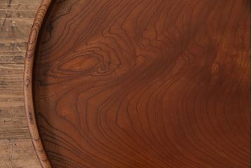 ヴィンテージ雑貨　昭和後期　総ケヤキ材　明るい木色と波のような杢目が魅力の丸盆(トレー、お盆、ビンテージ)(R-049374)