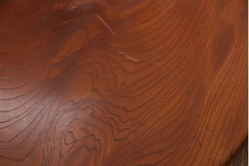 ヴィンテージ雑貨　昭和後期　総ケヤキ材　明るい木色と波のような杢目が魅力の丸盆(トレー、お盆、ビンテージ)(R-049374)