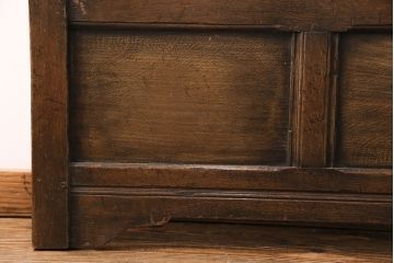 アンティーク家具　イギリス　オーク材　使い込まれた風合いとエレガントな雰囲気を高める彫刻が魅力のベッドフレーム(シングル)(R-049376)