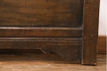 アンティーク家具　イギリス　オーク材　使い込まれた風合いとエレガントな雰囲気を高める彫刻が魅力のベッドフレーム(シングル)(R-049376)