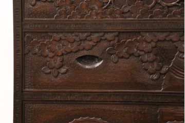 中古　伝統工芸　軽井沢彫り　咲き誇る桜の彫刻が美しいドレッシングチェスト(ドレッサー、鏡台、引き出し)(R-049377)