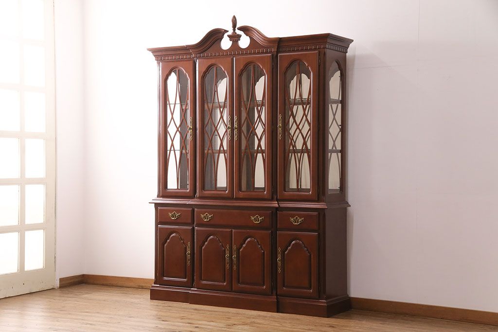 新古　未使用　ベルギー輸入家具　艶やかで美しい木肌が魅力的な照明付きのキャビネット(定価約49万円)(収納棚、飾り棚)(R-049378)