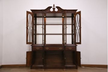 新古　未使用　ベルギー輸入家具　艶やかで美しい木肌が魅力的な照明付きのキャビネット(定価約49万円)(収納棚、飾り棚)(R-049378)