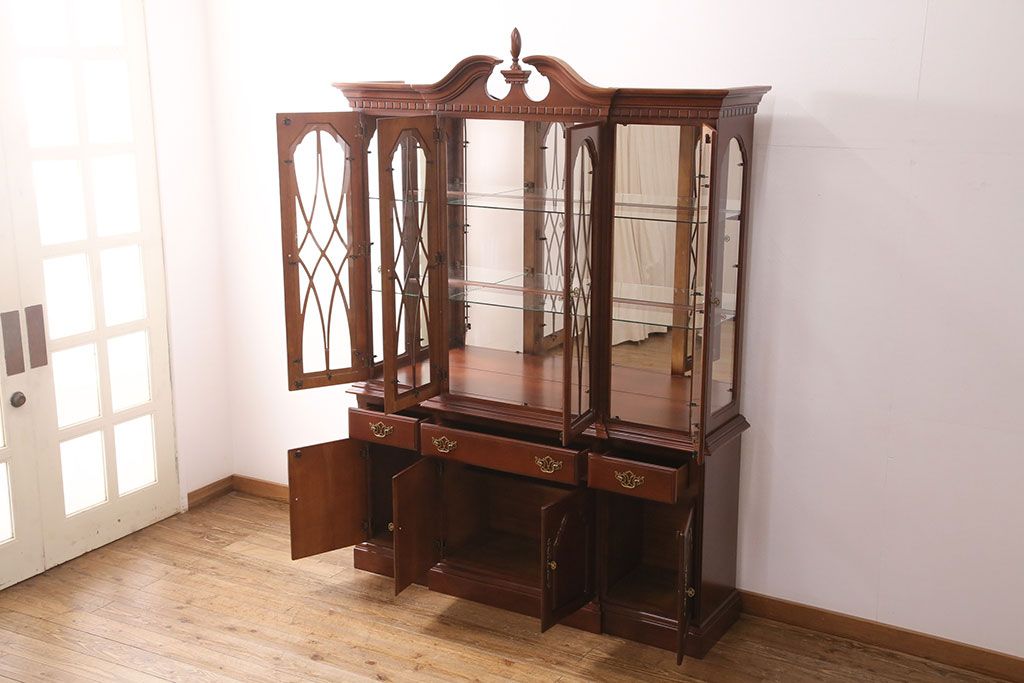 新古　未使用　ベルギー輸入家具　艶やかで美しい木肌が魅力的な照明付きのキャビネット(定価約49万円)(収納棚、飾り棚)(R-049378)