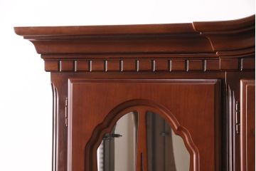 新古　未使用　ベルギー輸入家具　艶やかで美しい木肌が魅力的な照明付きのキャビネット(定価約49万円)(収納棚、飾り棚)(R-049378)