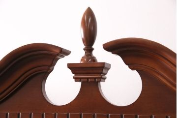 新古　未使用　ベルギー輸入家具　艶やかで美しい木肌が魅力的な照明付きのキャビネット(定価約49万円)(収納棚、飾り棚)(R-049378)