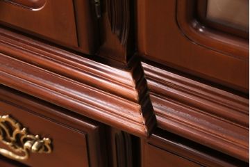 新古　未使用　ベルギー輸入家具　艶やかで美しい木肌が魅力的な照明付きのキャビネット(定価約49万円)(収納棚、飾り棚)(R-049378)