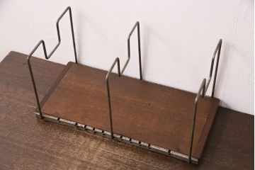 和製アンティーク　昭和中期　ナラ材　アイアンの質感がかっこいい!レトロな雰囲気漂う本立て(ブックスタンド)(R-049379)