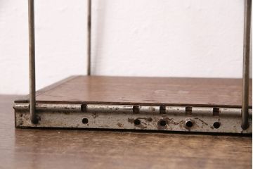 和製アンティーク　昭和中期　ナラ材　アイアンの質感がかっこいい!レトロな雰囲気漂う本立て(ブックスタンド)(R-049379)
