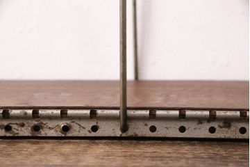 和製アンティーク　昭和中期　ナラ材　アイアンの質感がかっこいい!レトロな雰囲気漂う本立て(ブックスタンド)(R-049379)