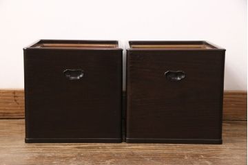 和製アンティーク　指物工芸品　美品　外箱付き!紫檀(シタン)材の深みを帯びた色合いが美しい角火鉢2個セット(木製火鉢)(R-049384)