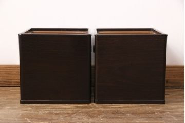 和製アンティーク　指物工芸品　美品　外箱付き!紫檀(シタン)材の深みを帯びた色合いが美しい角火鉢2個セット(木製火鉢)(R-049384)