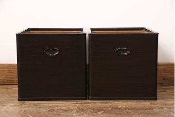 和製アンティーク　指物工芸品　美品　外箱付き!紫檀(シタン)材の深みを帯びた色合いが美しい角火鉢2個セット(木製火鉢)(R-049384)