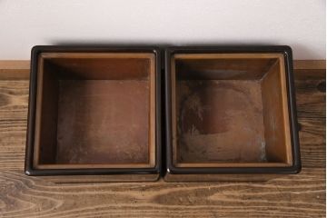 和製アンティーク　指物工芸品　美品　外箱付き!紫檀(シタン)材の深みを帯びた色合いが美しい角火鉢2個セット(木製火鉢)(R-049384)