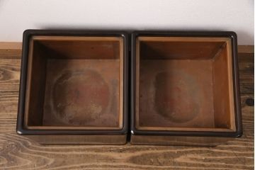 和製アンティーク　指物工芸品　美品　外箱付き!紫檀(シタン)材の深みを帯びた色合いが美しい角火鉢2個セット(木製火鉢)(R-049385)