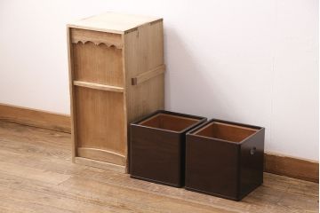 和製アンティーク　指物工芸品　美品　外箱付き!紫檀(シタン)材の深みを帯びた色合いが美しい角火鉢2個セット(木製火鉢)(R-049385)