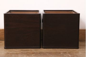 和製アンティーク　指物工芸品　美品　外箱付き!紫檀(シタン)材の深みを帯びた色合いが美しい角火鉢2個セット(木製火鉢)(R-049385)