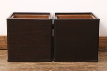 和製アンティーク　指物工芸品　美品　外箱付き!紫檀(シタン)材の深みを帯びた色合いが美しい角火鉢2個セット(木製火鉢)(R-049385)